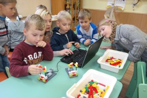 Ankstyvoji robotika l_d Pasaka_Išmanioji mokykla 2016 10 07 (38)